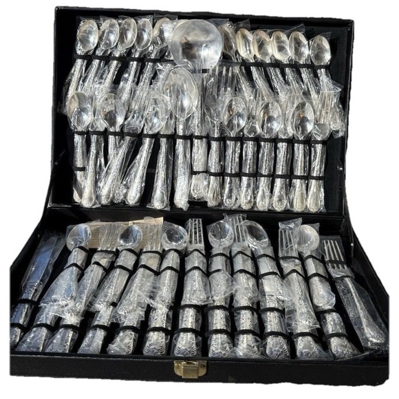 Wm Rogers and Son Enchanted Rose Silverware 50 Pc Set